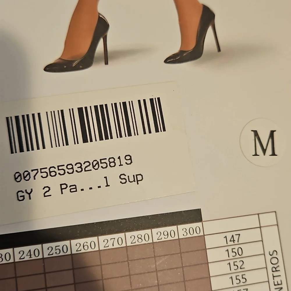 G & Y Classic Womens Fashion Pantyhose Nylons Everyday Essential Sz M 2 Pair NWT